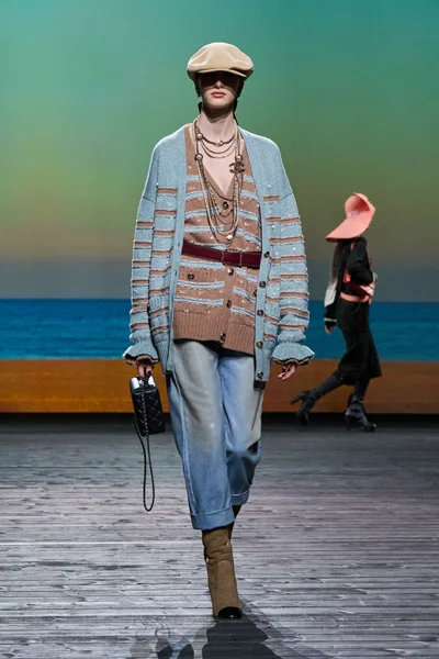 Look 32